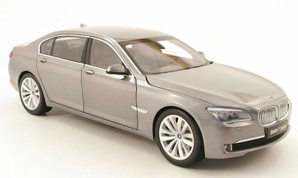 Bmw 750 F02 1/18 Kyosho F02 li grigio modellino in miniatura