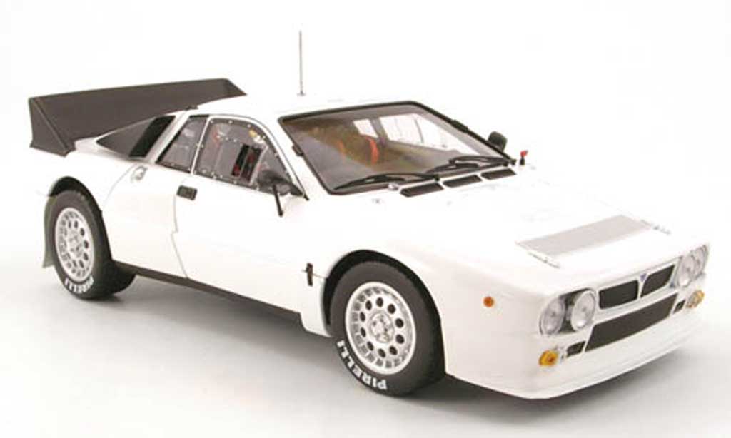 Lancia 037 1/18 Kyosho rallye presentation bianco modellino in miniatura