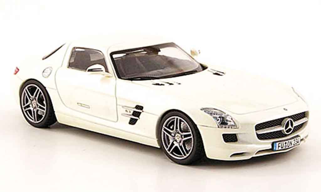 Mercedes SLS 1/43 Schuco AMG (C197) bianco modellino in miniatura