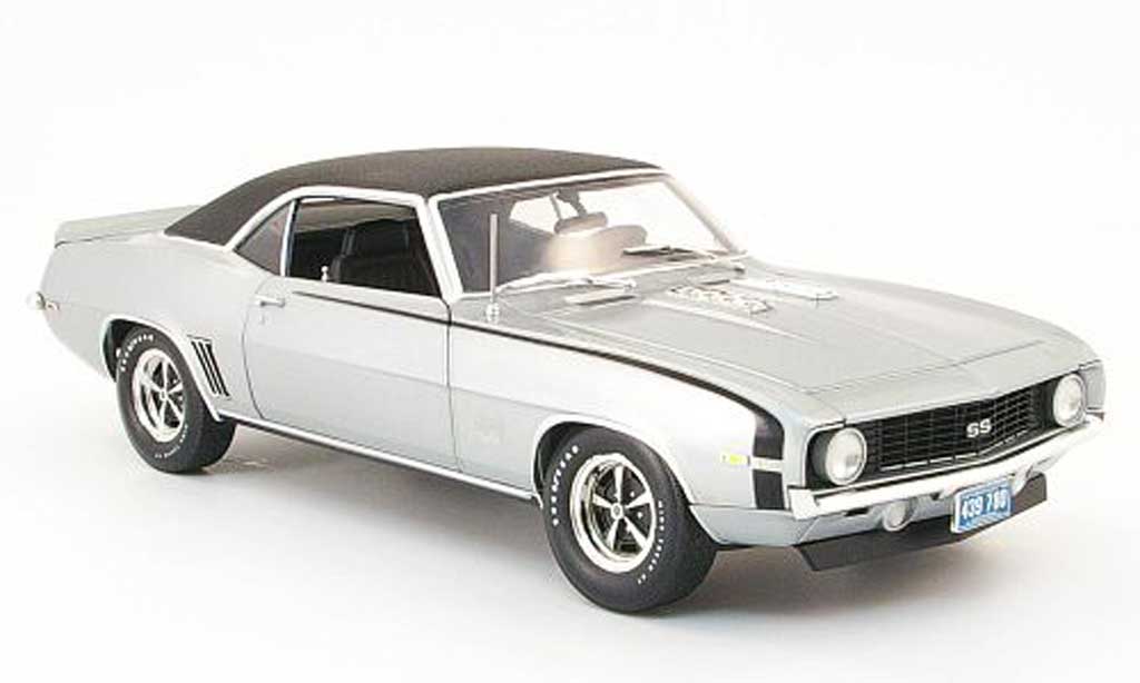 Chevrolet Camaro SS 1/18 Highway 61 SS 396 grigio/nero 1969 modellino in miniatura