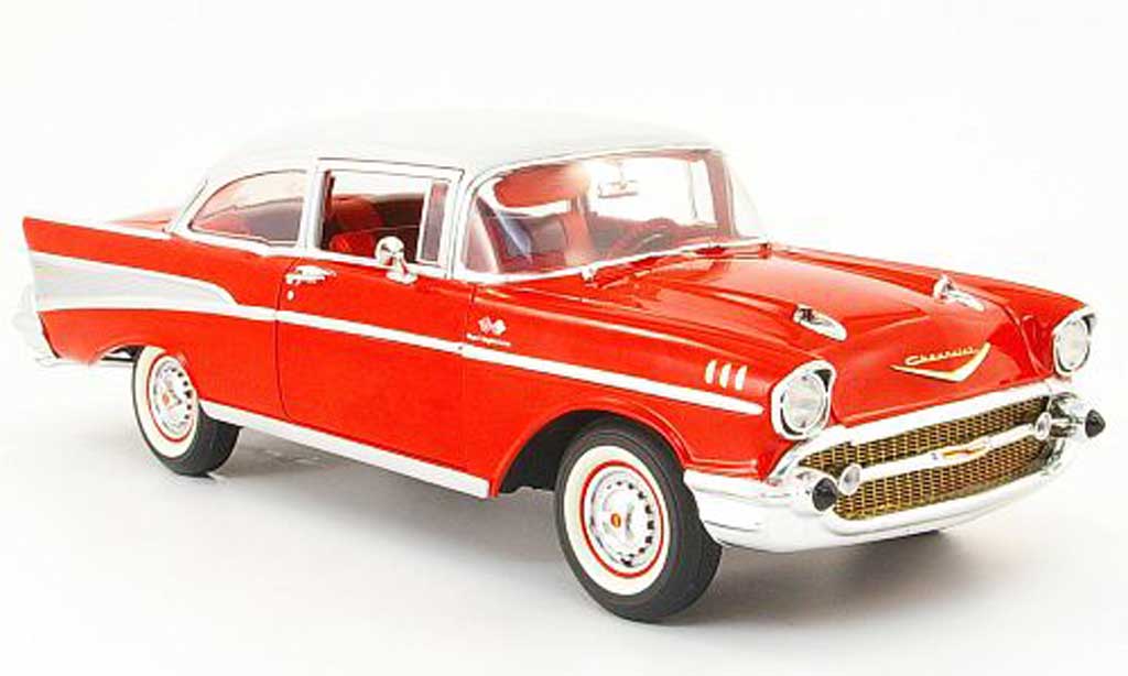 Chevrolet Bel Air 1957 1/18 Highway 61 1957 Sedan rosso/grigio 2-portes modellino in miniatura