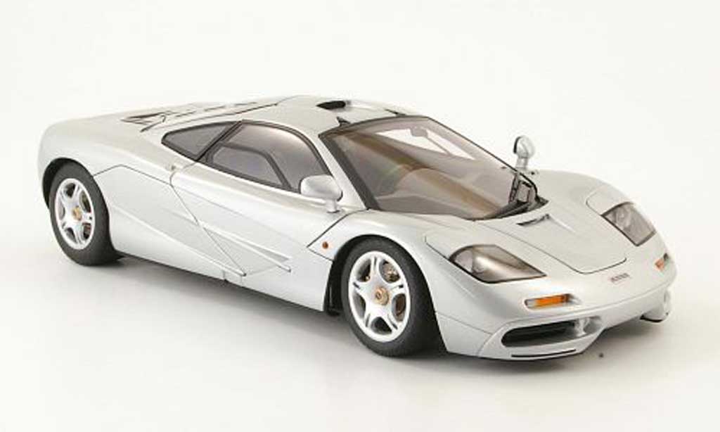McLaren F1 1/18 Autoart short tail grigio clair metallized street version 1994 modellino in miniatura