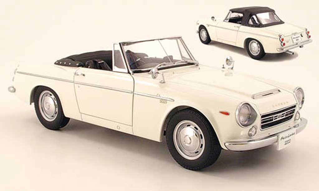 Datsun Fairlady 1/18 Autoart 2000 (sr311) bianco modellino in miniatura
