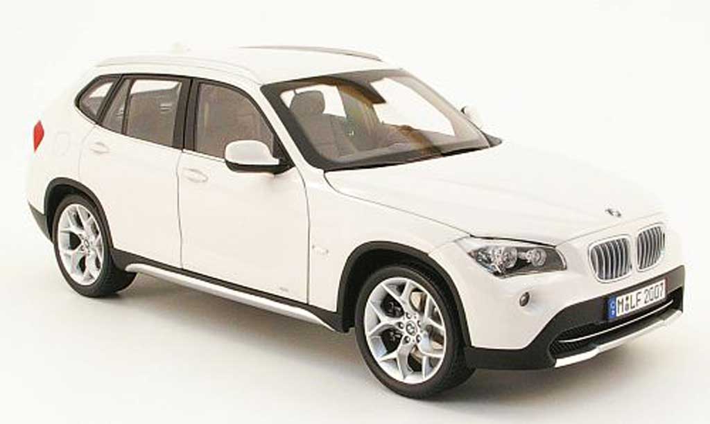 Bmw X1 1/18 Kyosho 2.8i xdrive bianco modellino in miniatura