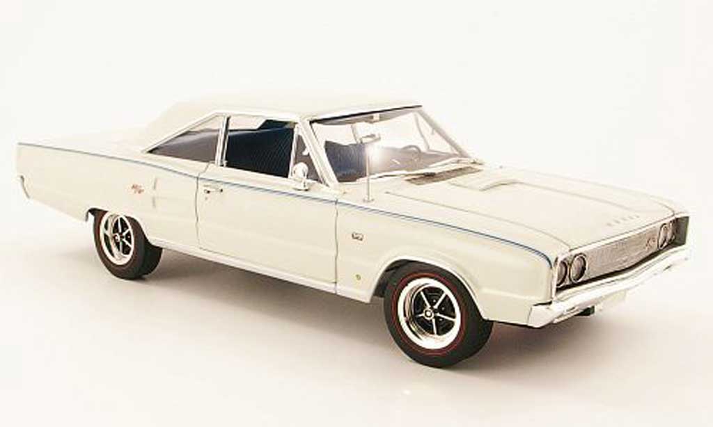 Dodge Coronet 1967 1/18 Highway 61 1967 r/t 426 creme bianco modellino in miniatura