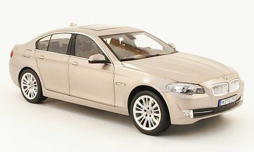 Bmw 550 F10 1/18 Norev F10 limousine champagne 2010 modellino in miniatura