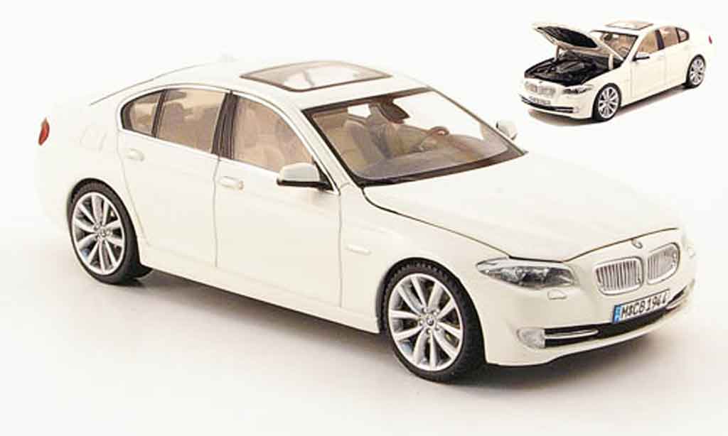Bmw 550 F10 1/43 Schuco F10 Limousine bianco 2010 modellino in miniatura