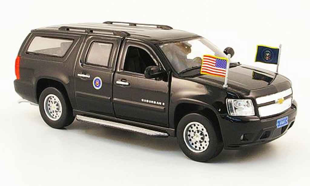 Chevrolet Suburban 1/43 Luxury Die Cast Presidential nero 2009 2010 modellino in miniatura