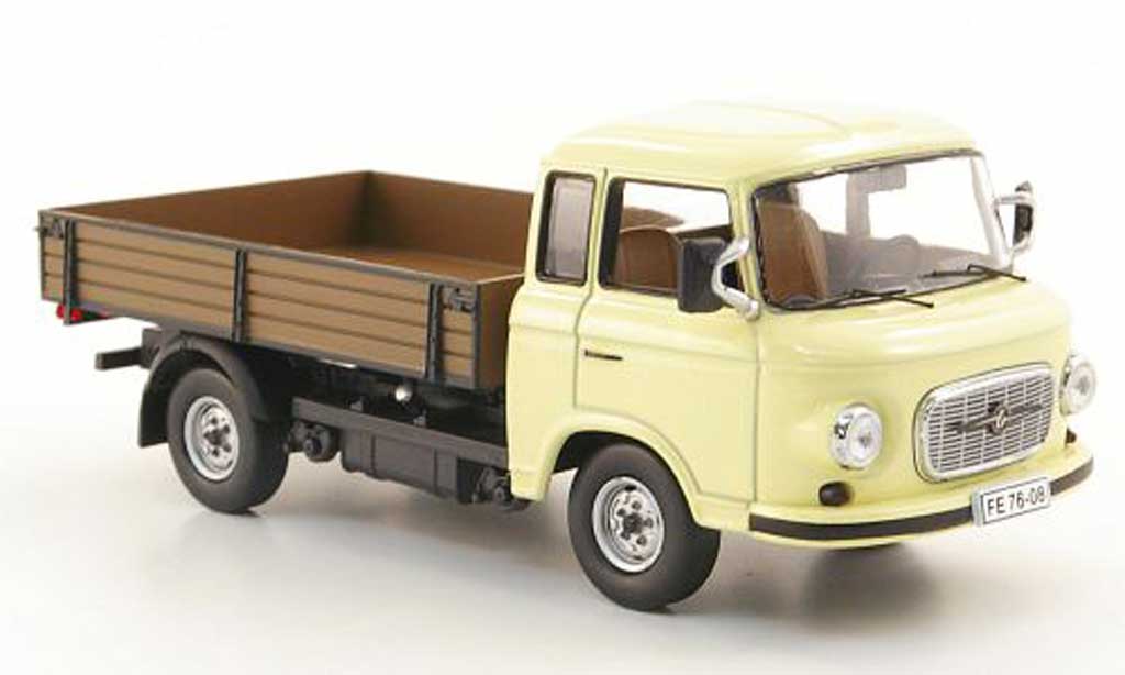Barkas B 1000 1/43 IST Models Pritschenwagen beige 1968 modellino in miniatura