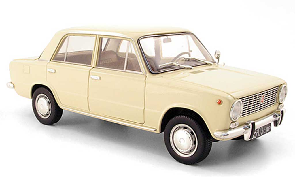 Lada 1200 1/18 IST Models beige 1971 modellino in miniatura