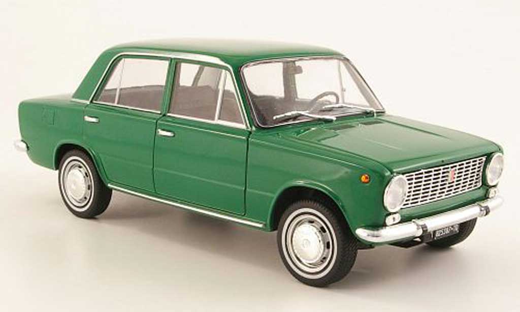 Fiat 124 1/18 IST Models grun 1966 modellino in miniatura