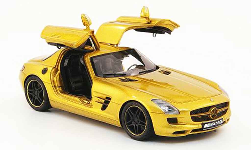 Mercedes SLS 1/43 Spark AMG or avec geoffneten Turen 2010 modellino in miniatura