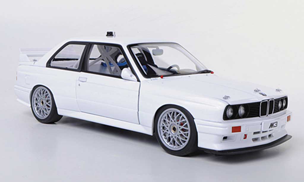 Bmw M3 E30 1/18 Autoart E30 DTM bianco Plain Body Version modellino in miniatura