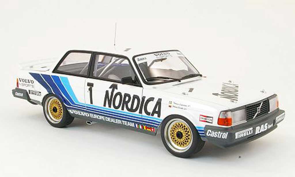 Volvo 240 1/18 Autoart turbo no.1 nordica zolder 1986 modellino in miniatura