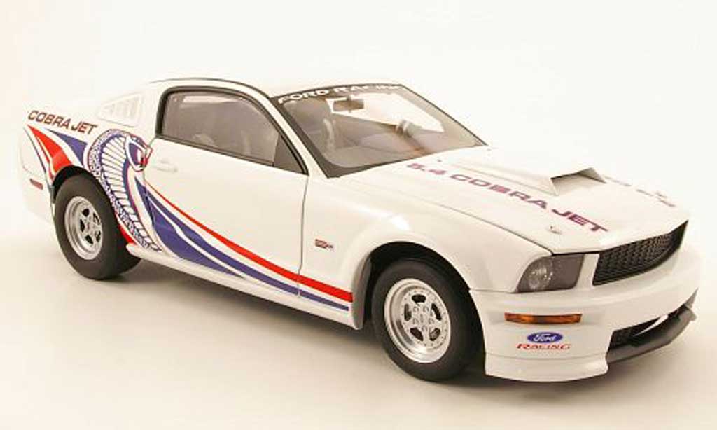 Ford Mustang 2009 1/18 Autoart 2009 cobra jet bianco modellino in miniatura