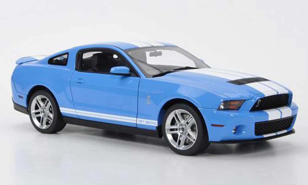 Shelby GT 500 1/18 Autoart blu mit biancoen Streifen 2010 modellino in miniatura