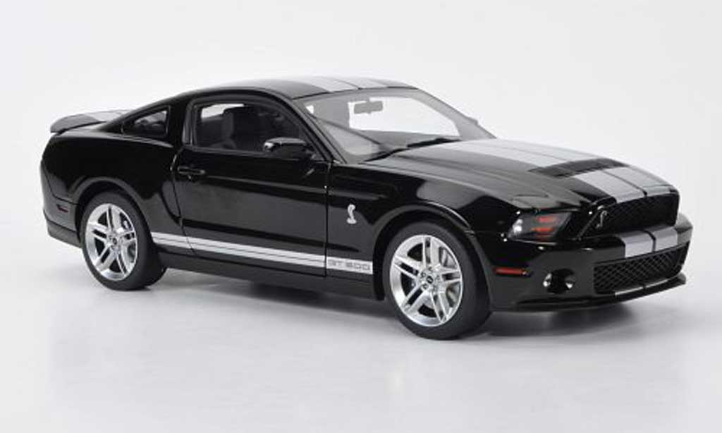 Shelby GT 500 1/18 Autoart nero mit grigio metalliseenen Streifen 2010 modellino in miniatura