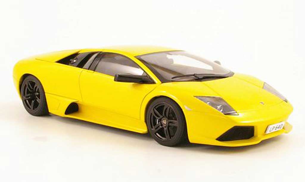 Lamborghini Murcielago LP640 1/18 Autoart LP640 giallo 2006 modellino in miniatura