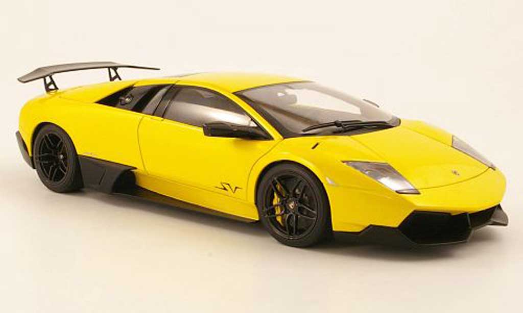 Lamborghini Murcielago LP670 1/18 Autoart LP670 4 SV giallo 2009 modellino in miniatura