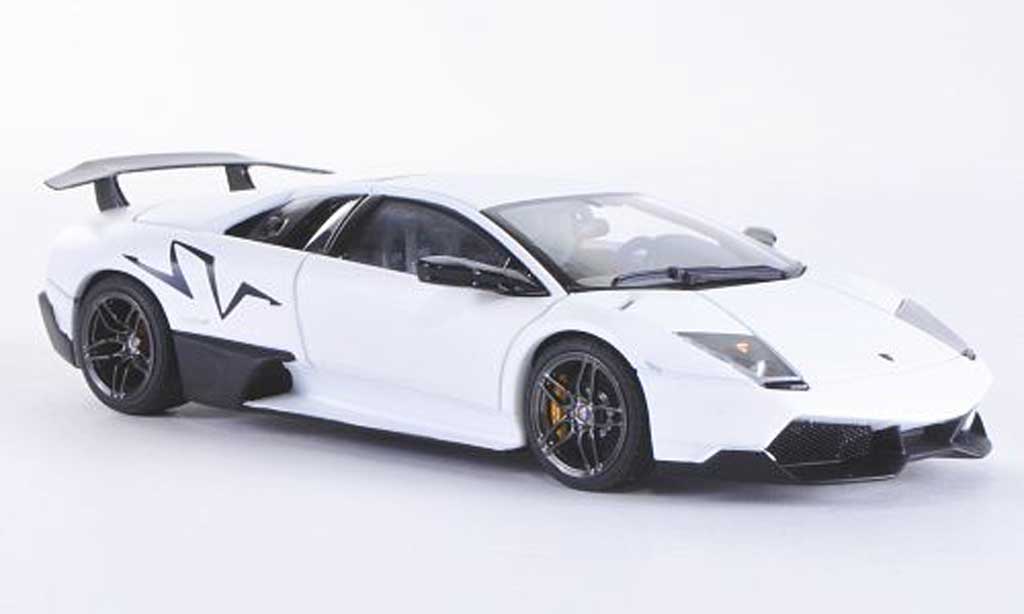Lamborghini Murcielago LP670 1/43 Autoart LP670 4 SV mattbianco/carbon 2009 modellino in miniatura