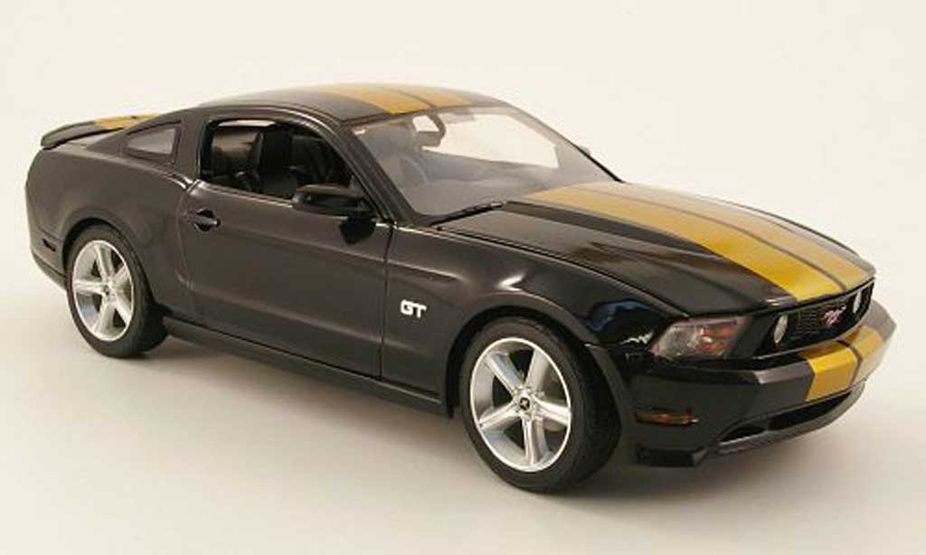 Ford Mustang GT 1/18 Greenlight GT noir/gold 2010 modellino in miniatura