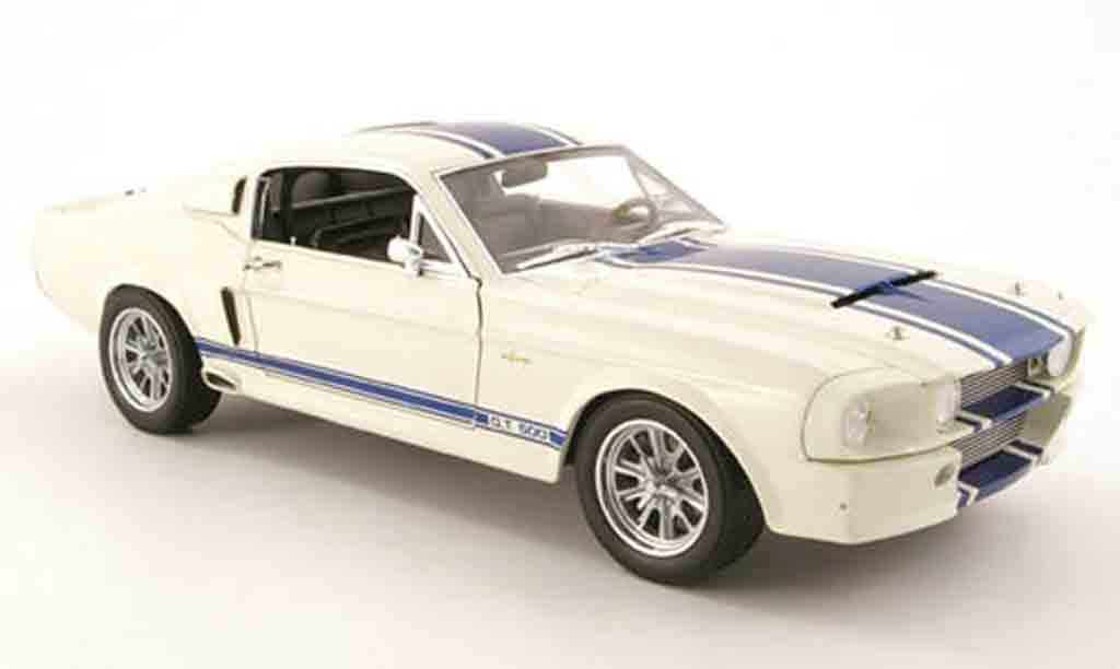 Shelby GT 500 1/18 Shelby Collectibles super snake bianco/blu 1967 modellino in miniatura