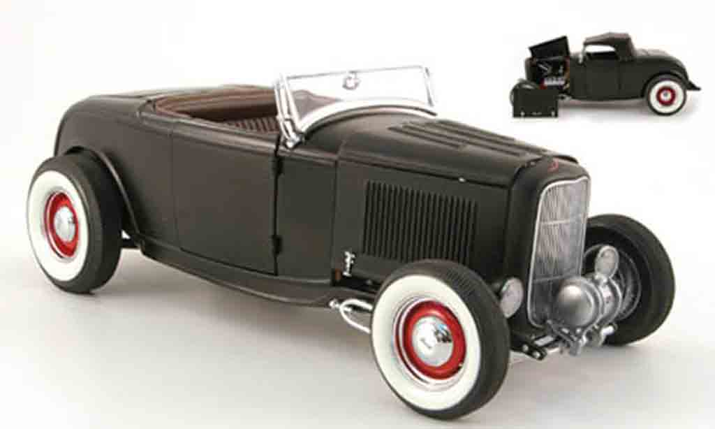 Ford 1932 1/18 GMP series hot rod mattnoir inklusive softtop modellino in miniatura