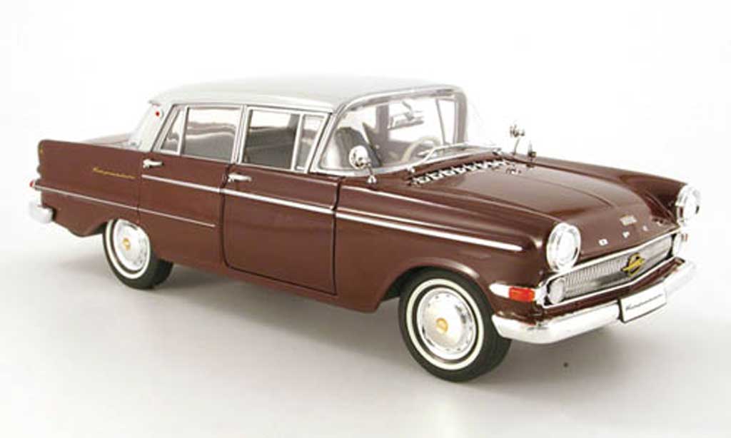 Opel Kapitan 1/18 Revell p2.6 rosso/grigio clair modellino in miniatura