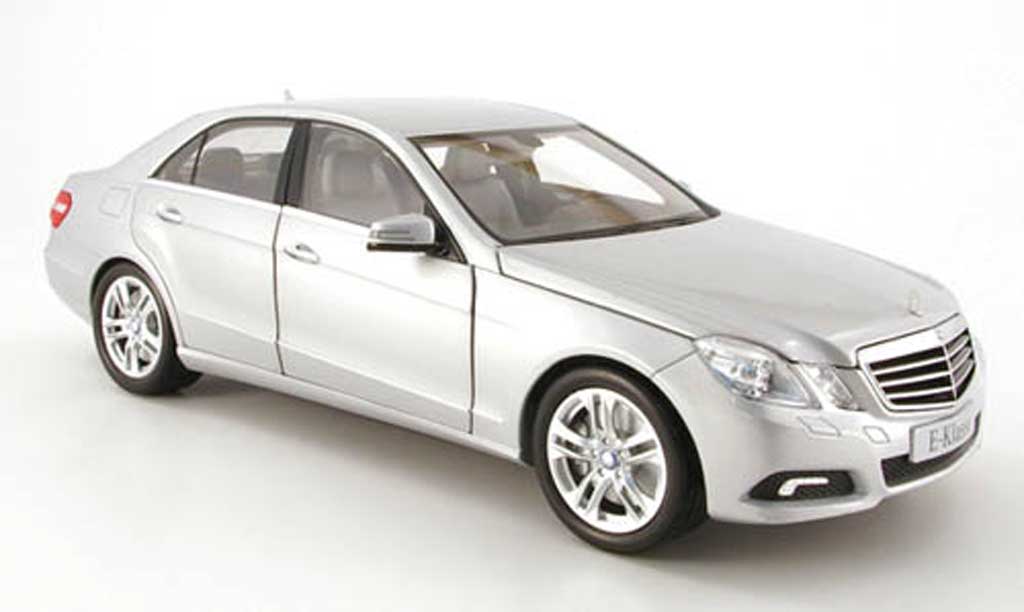 Mercedes Classe E 1/18 Minichamps (w212) grigio clair metallized 2009 modellino in miniatura