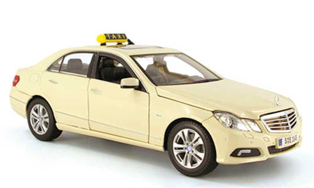 Mercedes Classe E 1/18 Maisto limousine (w 212) taxi (d) 2009 modellino in miniatura