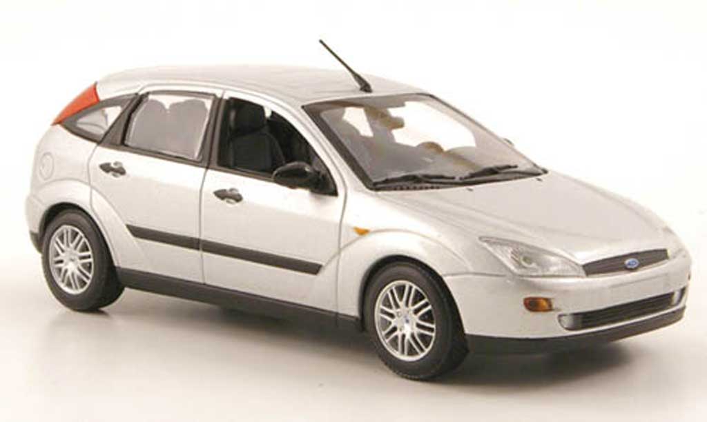 Ford Focus 1/43 Minichamps grigio 5-portes 2002 modellino in miniatura