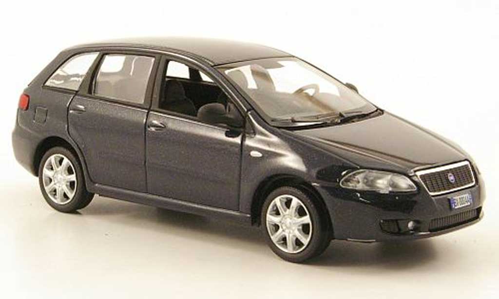 Fiat Croma 1/43 Hachette II blu 2005 modellino in miniatura