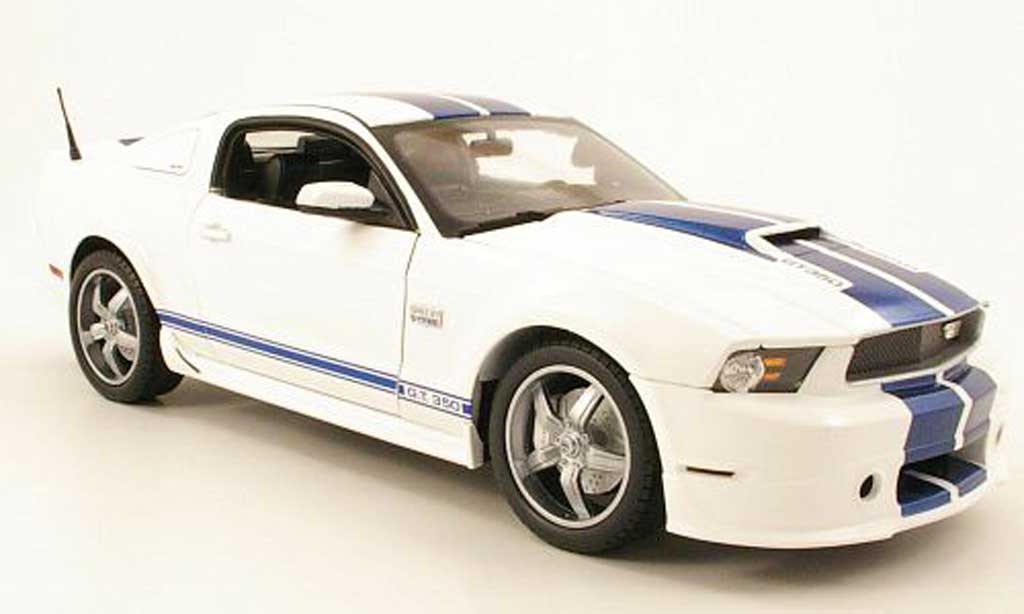 Shelby GT 350 2011 1/18 Shelby Collectibles 2011 bianco blu modellino in miniatura