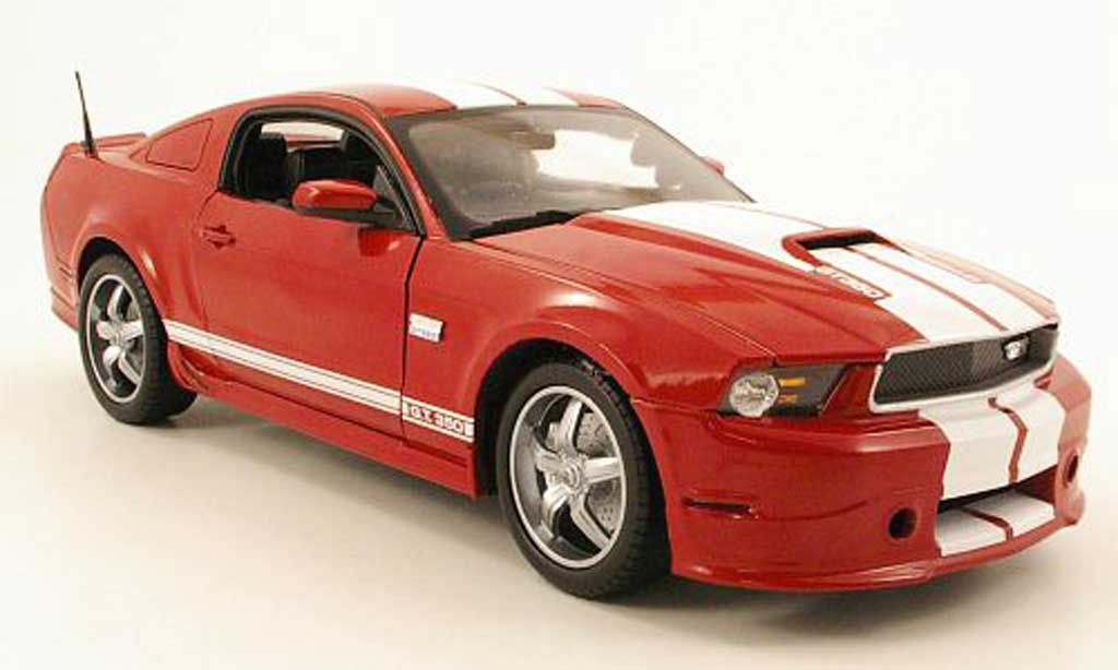 Shelby GT 350 2011 1/18 Shelby Collectibles 2011 rosso bianco modellino in miniatura