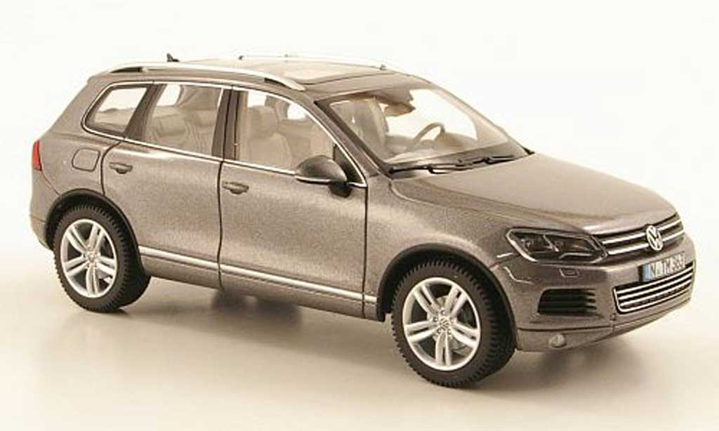 Volkswagen Touareg 1/43 Schuco C2 grigio modellino in miniatura