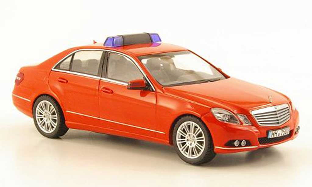 Mercedes Classe E 1/43 Schuco Limousine (W212) Feuerwehr Hamburg modellino in miniatura
