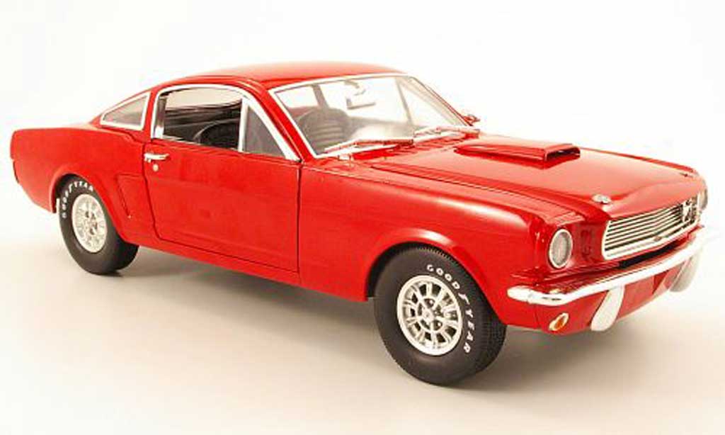 Shelby GT 350 1966 1/18 Shelby Collectibles 1966 rosso modellino in miniatura