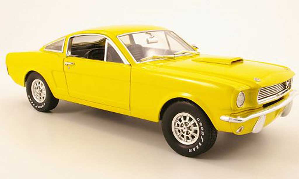 Shelby GT 350 1966 1/18 Shelby Collectibles 1966 giallo modellino in miniatura