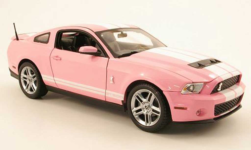 Shelby GT 500 1/18 Shelby Collectibles pink/bianco 2010 modellino in miniatura