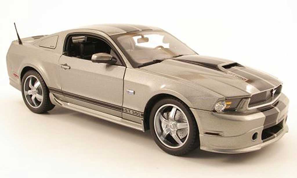 Shelby GT 350 2011 1/18 Shelby Collectibles 2011 grigio/nero modellino in miniatura