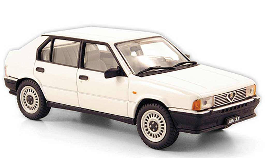 Alfa Romeo 33 1.3 1/43 Pego 1.3 bianco 1983 modellino in miniatura