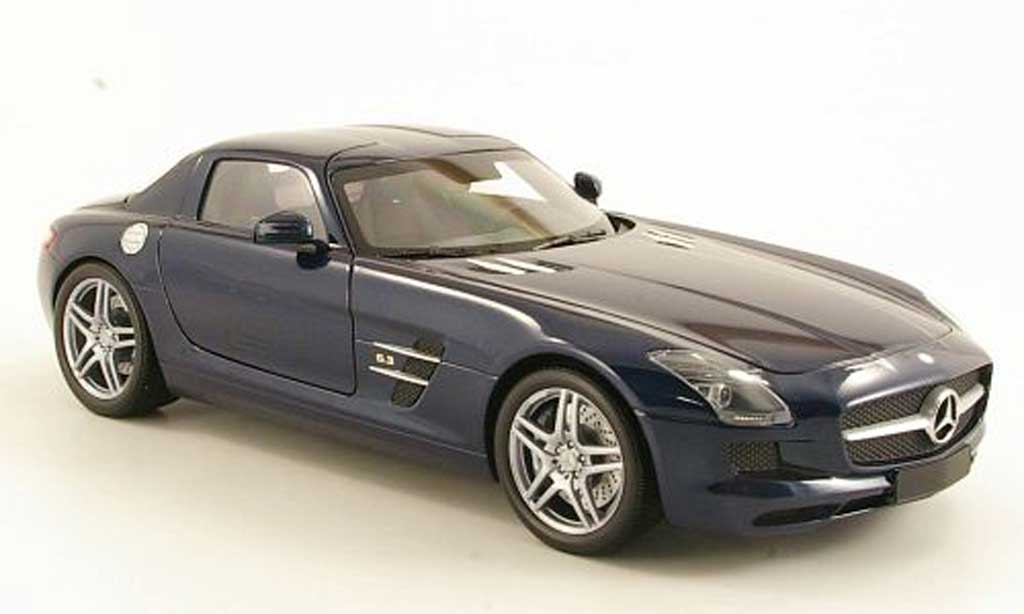 Mercedes SLS 1/18 Minichamps coupe AMG (C197) blu 2010 modellino in miniatura