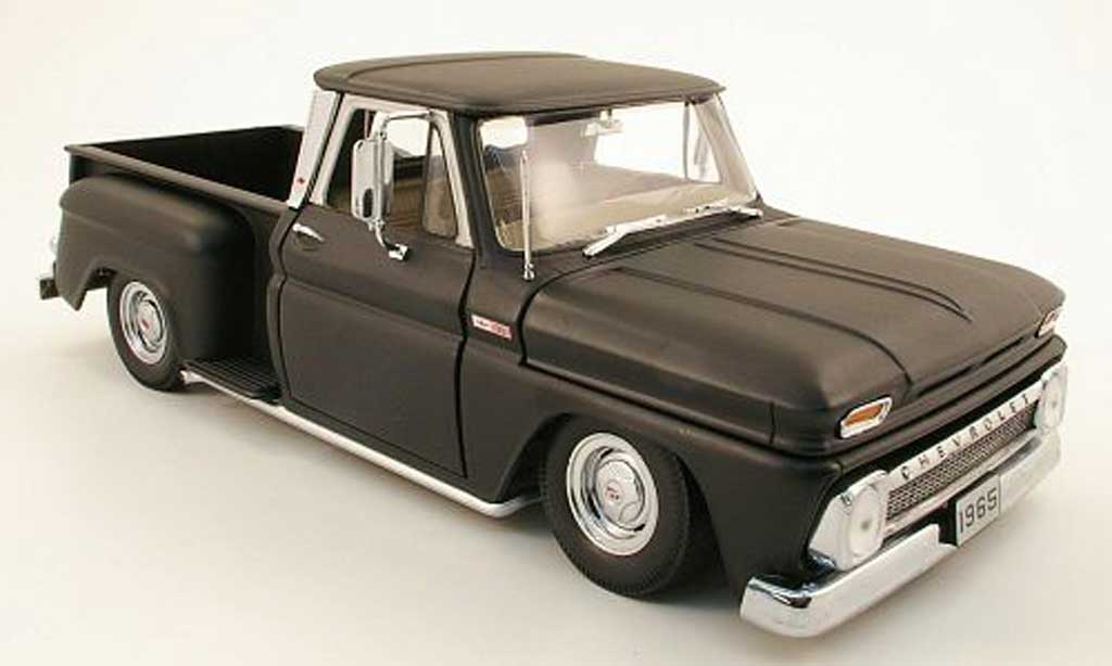 Chevrolet C-10 1/18 Sun Star pick up stepside lowrider mattnero 1965 modellino in miniatura