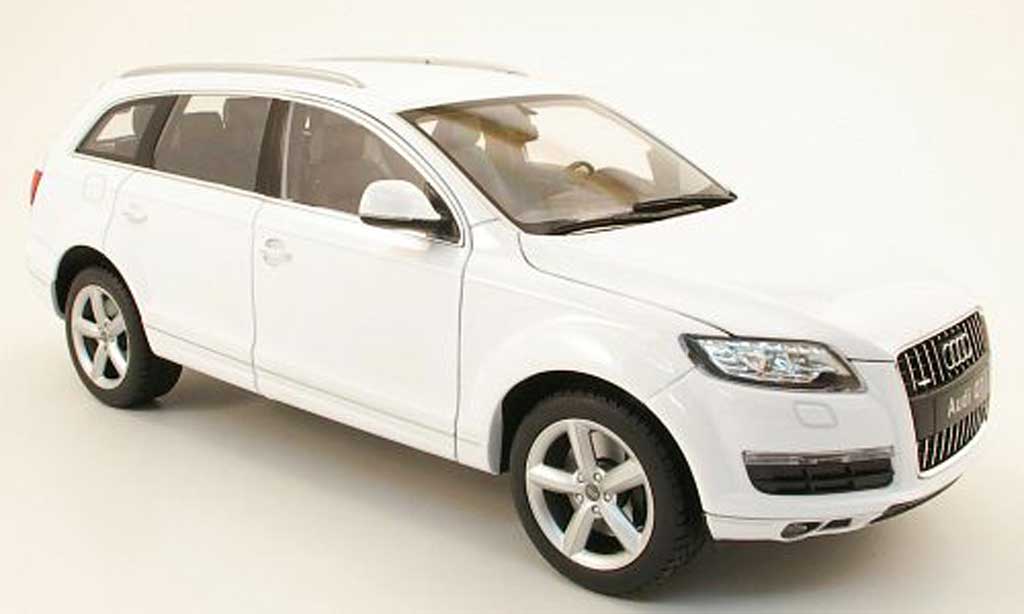Audi Q7 1/18 Welly bianco 2010 modellino in miniatura