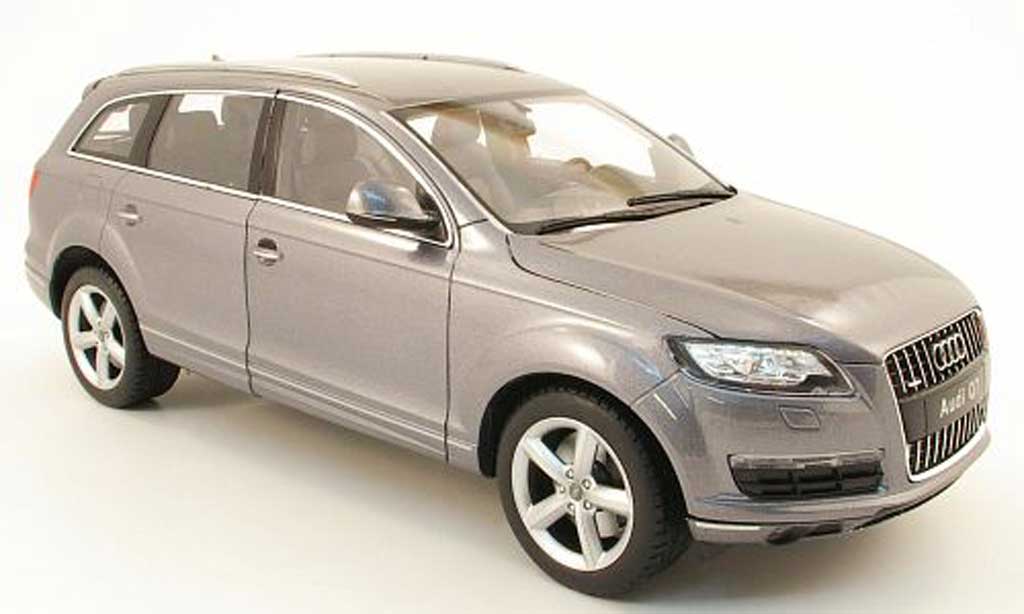 Audi Q7 1/18 Welly grigio 2010 modellino in miniatura