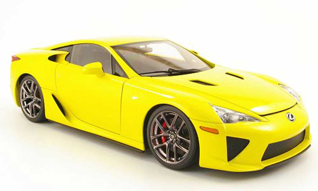 Lexus LFA 1/18 Autoart giallo 2010 modellino in miniatura