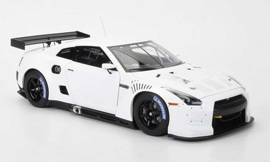 Nissan Skyline R35 1/18 Autoart R35 GT-R matt-bianco FIA GT1 Weltmeisterschaft 2010 modellino in miniatura