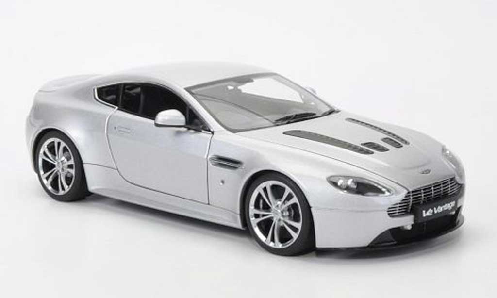 Aston Martin V12 Vantage 1/18 Autoart Vantage grigio 2010 modellino in miniatura
