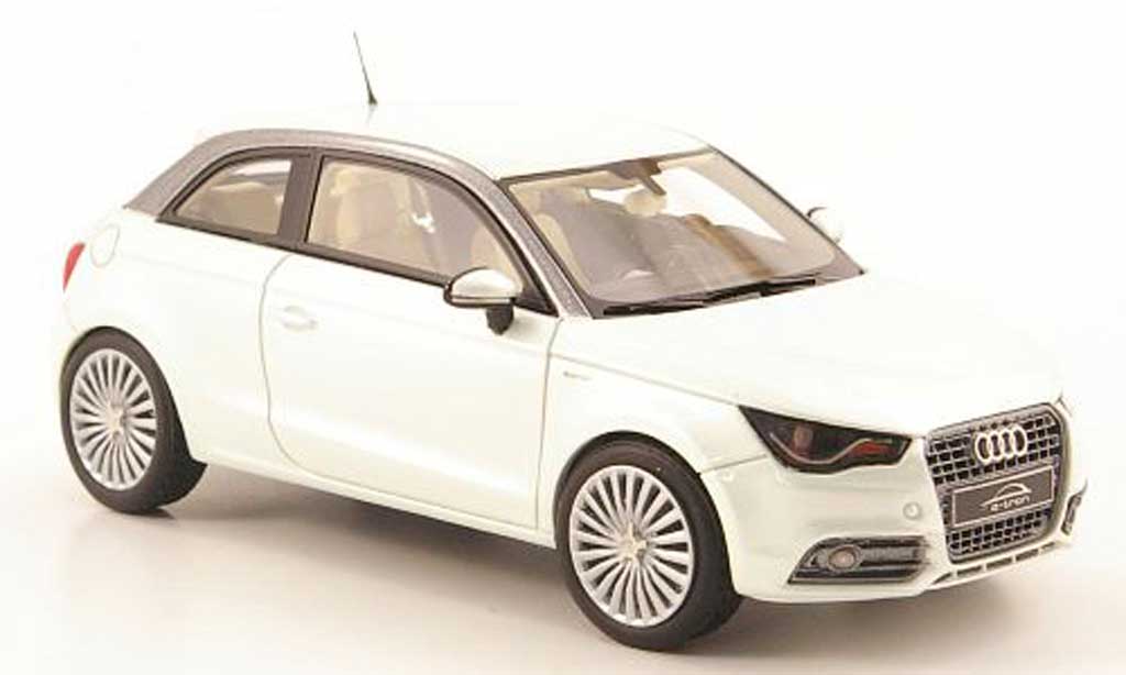 Audi A1 1/43 Look Smart e-tron grigio grun modellino in miniatura