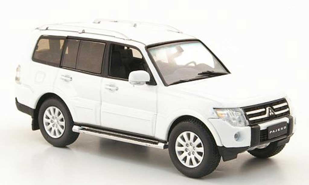 Mitsubishi Pajero 1/43 Vitesse bianco 2009 modellino in miniatura